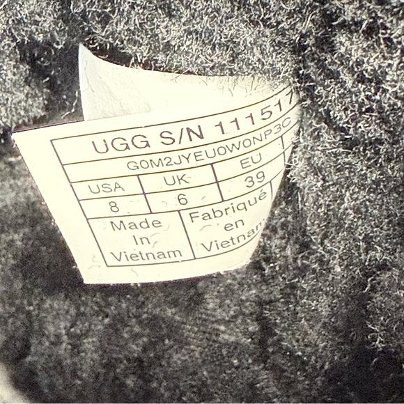 UGG Bailey Bow II Black Shearling Boots – Women’s Size 8 - Picture 7 of 9